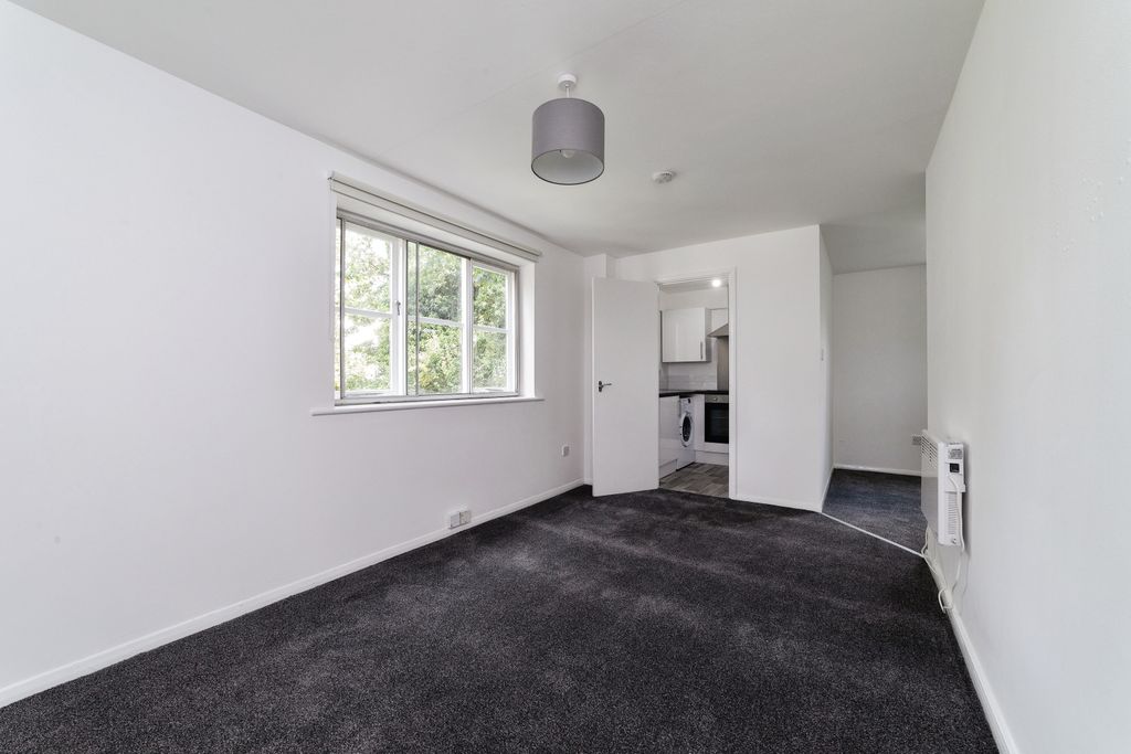 Property photo 3 of 11 3