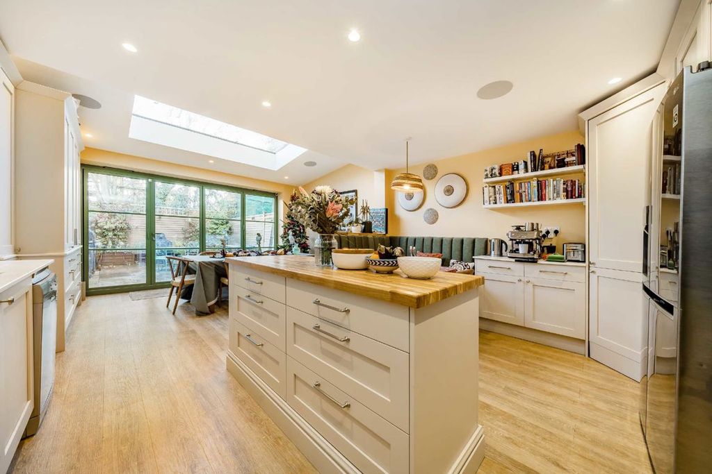 Property photo 3 of 8