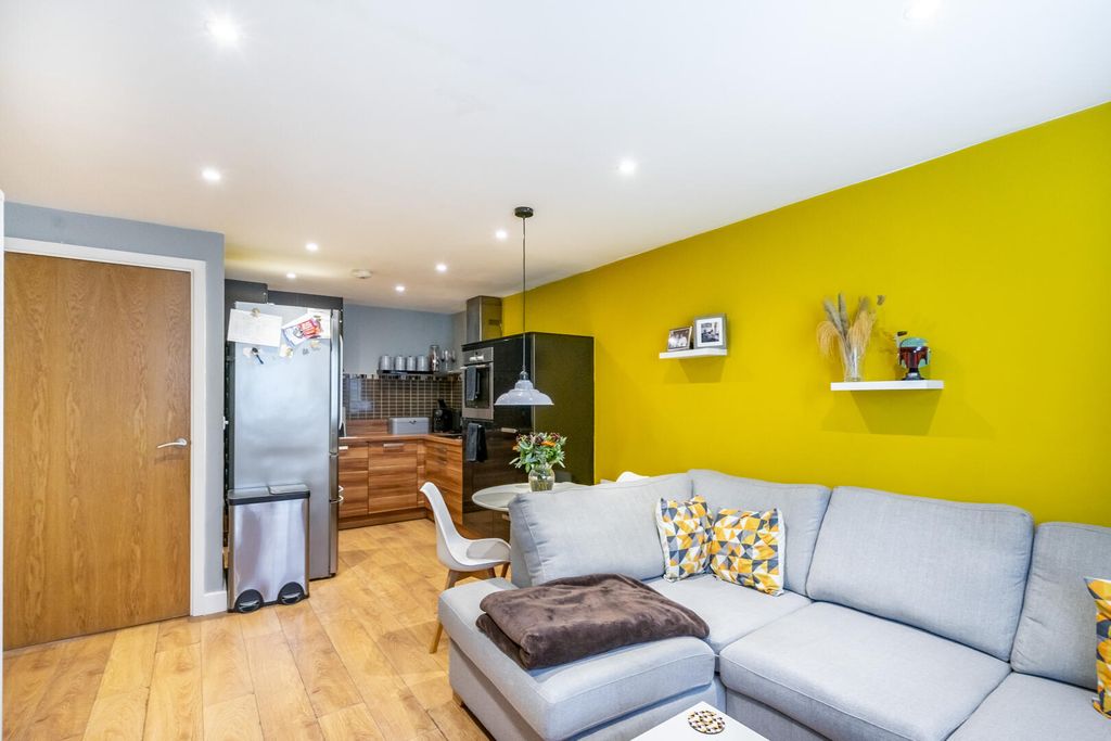 Property photo 3 of 11 Living Room