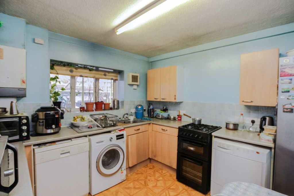 Property photo 2 of 4