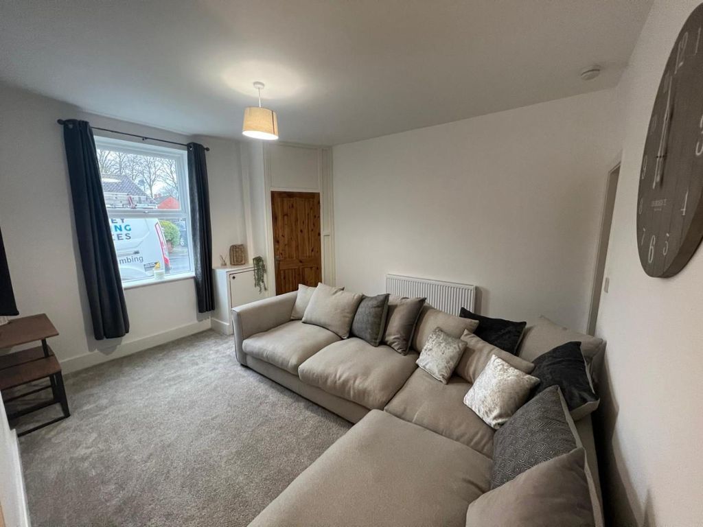 Property photo 2 of 18 Lounge