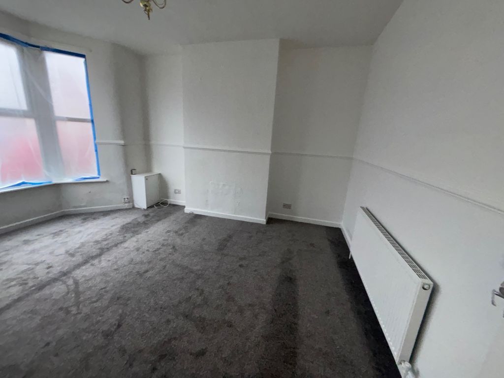 Property photo 2 of 9 Photo 8