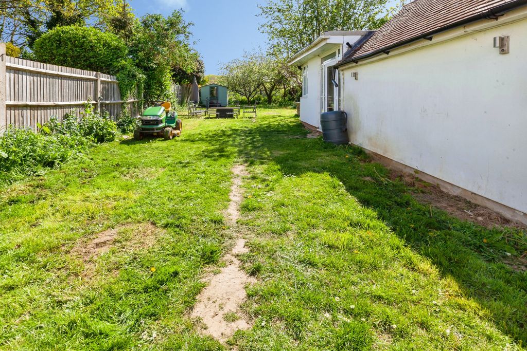 Property photo 2 of 23 Garden