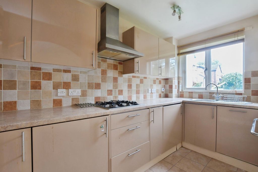 Property photo 2 of 20