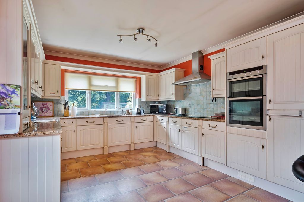 Property photo 2 of 18 Kitchen