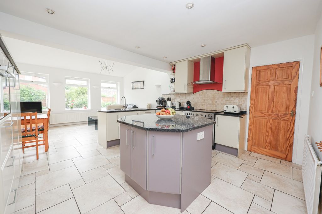 Property photo 3 of 39 5002603