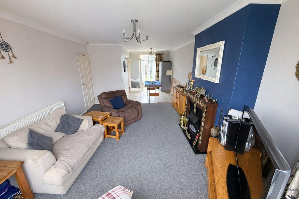 Property photo 3 of 16 Lounge 2.Jpg