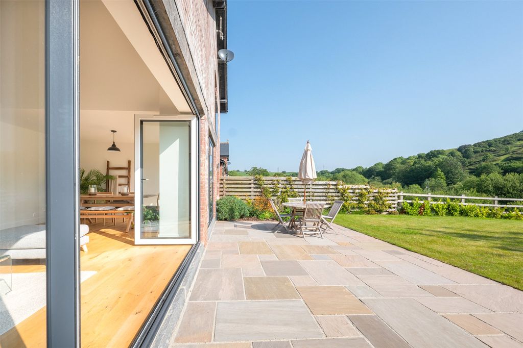 Property photo 2 of 15 Living Bi-Fold