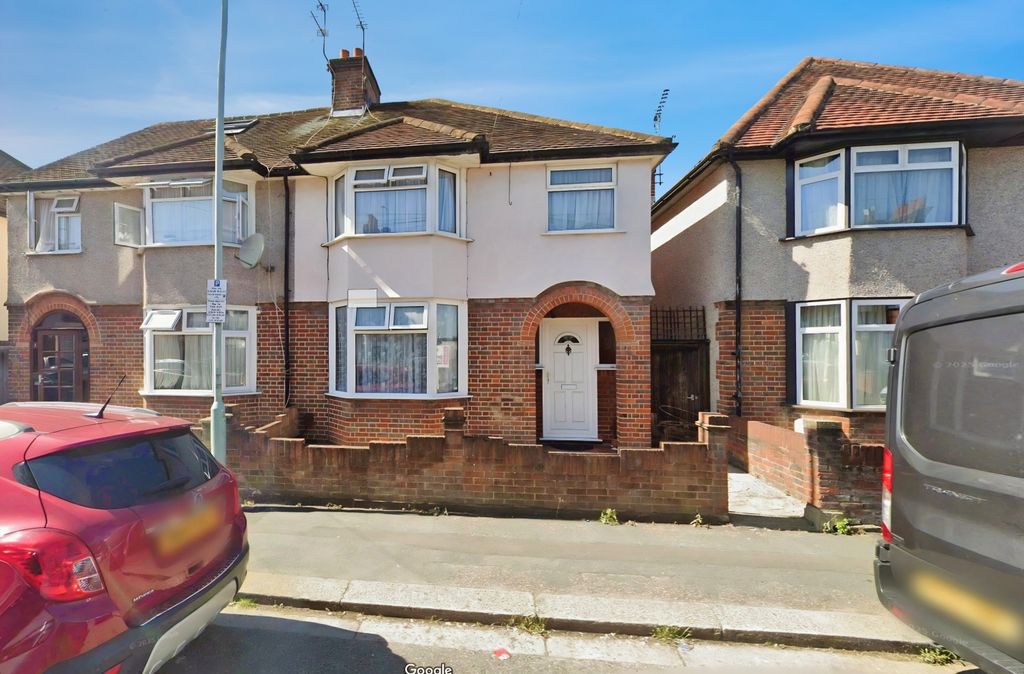 Property photo 1 of 1 Four Bedroom Semi Detached House To Rent
