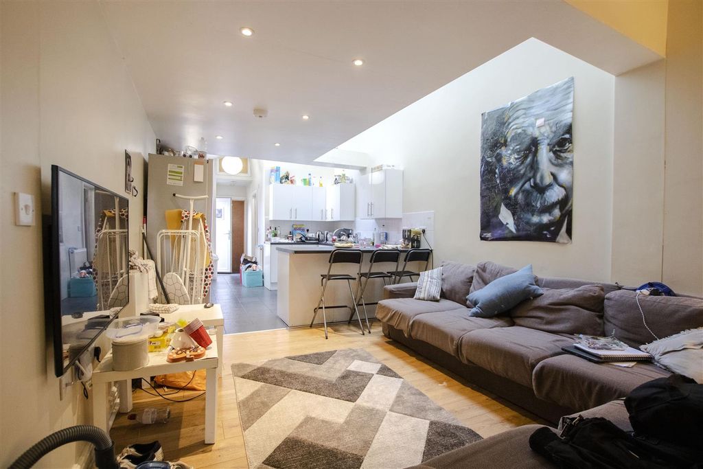Property photo 1 of 13 Approach
