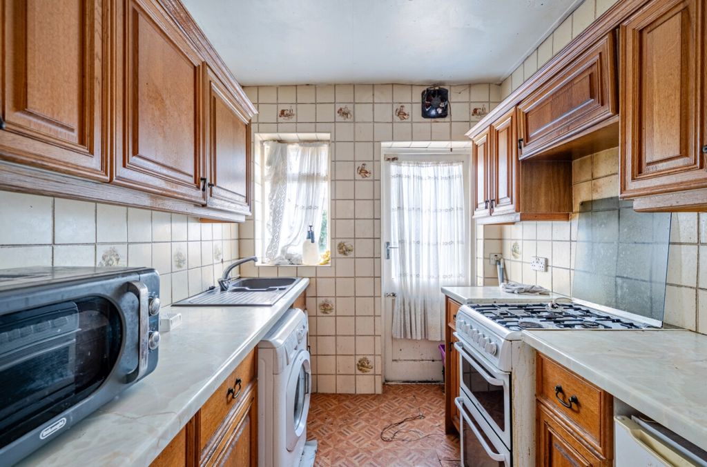 Property photo 3 of 8 1395380-9-695Cdca6A292E