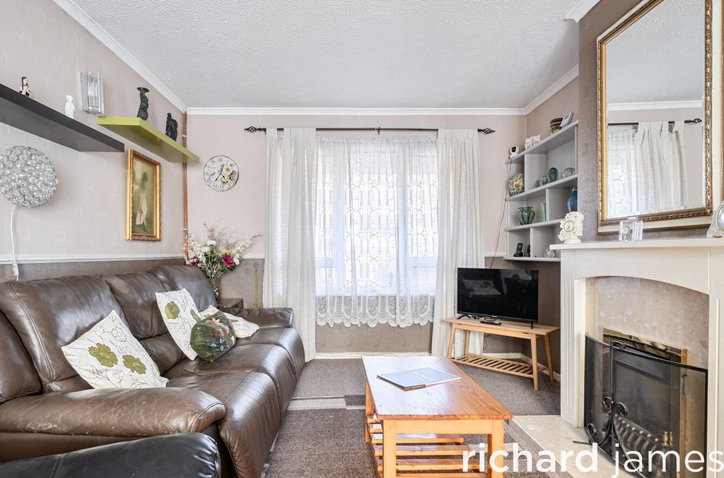 Property photo 3 of 12 24129B73Da034E4c9d740937F41837De