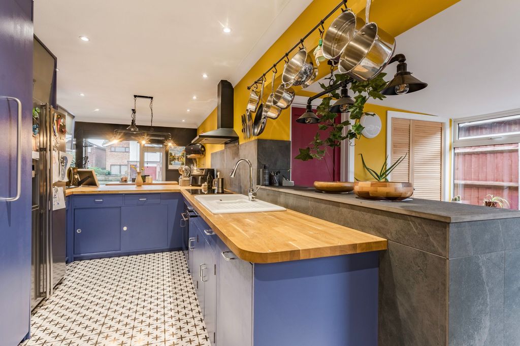 Property photo 1 of 16