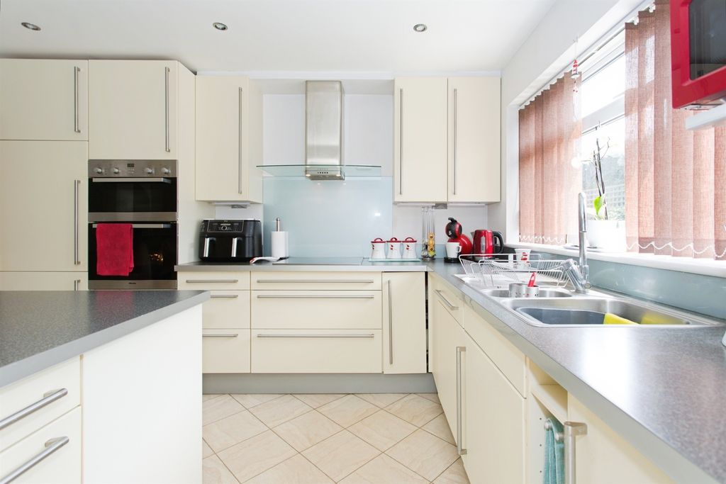 Property photo 2 of 13