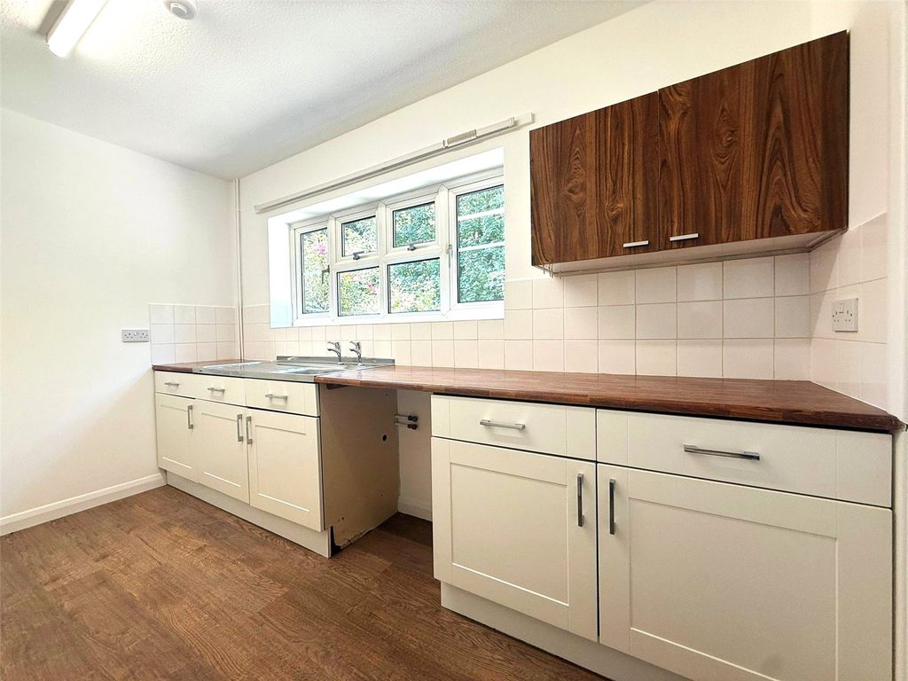 Property photo 2 of 11 Picture No. 24