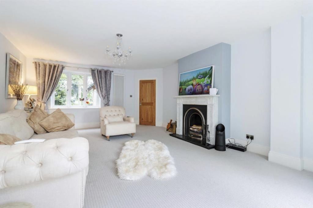 Property photo 3 of 27