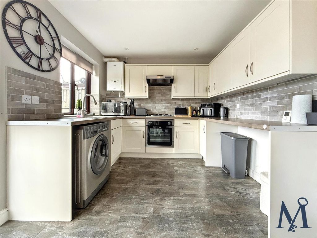 Property photo 2 of 19 Kitchen Diner