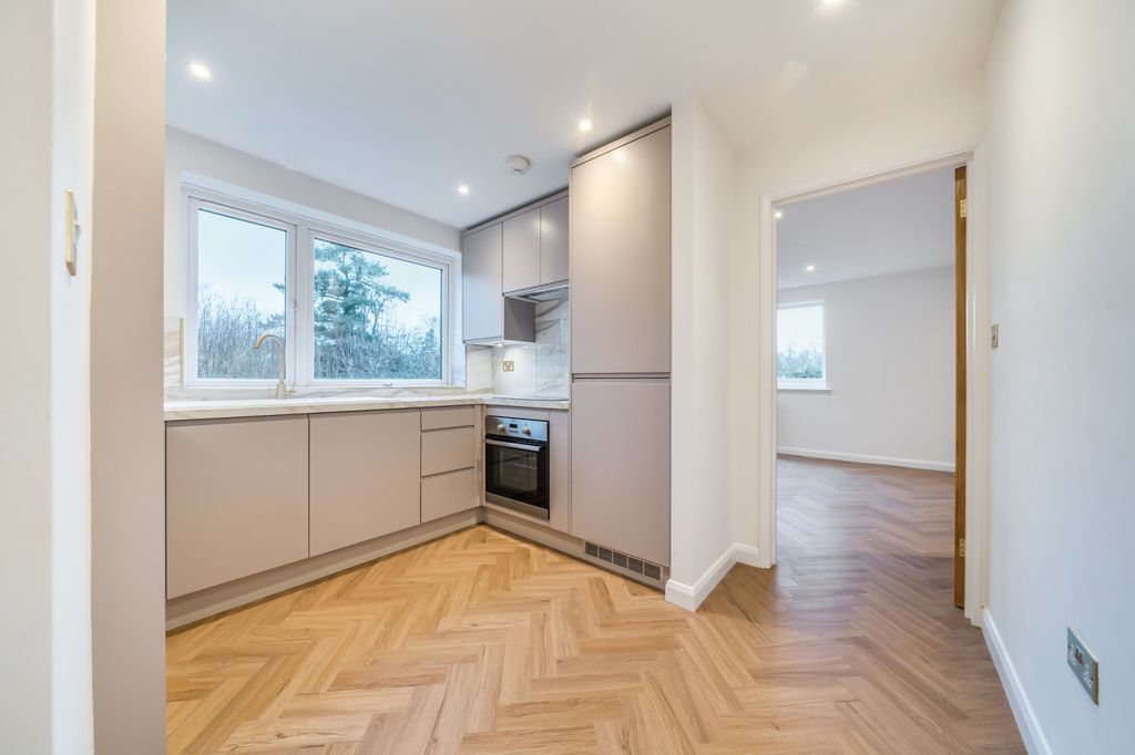 Property photo 1 of 10 Kitchen