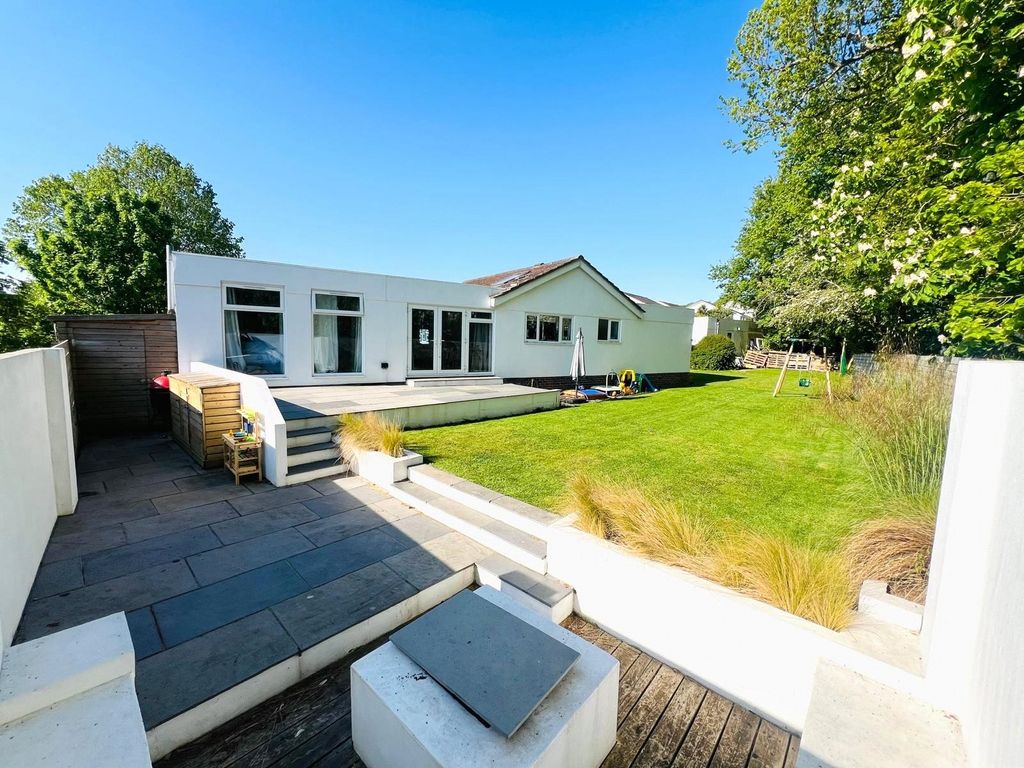 Property photo 1 of 20 1 - Front