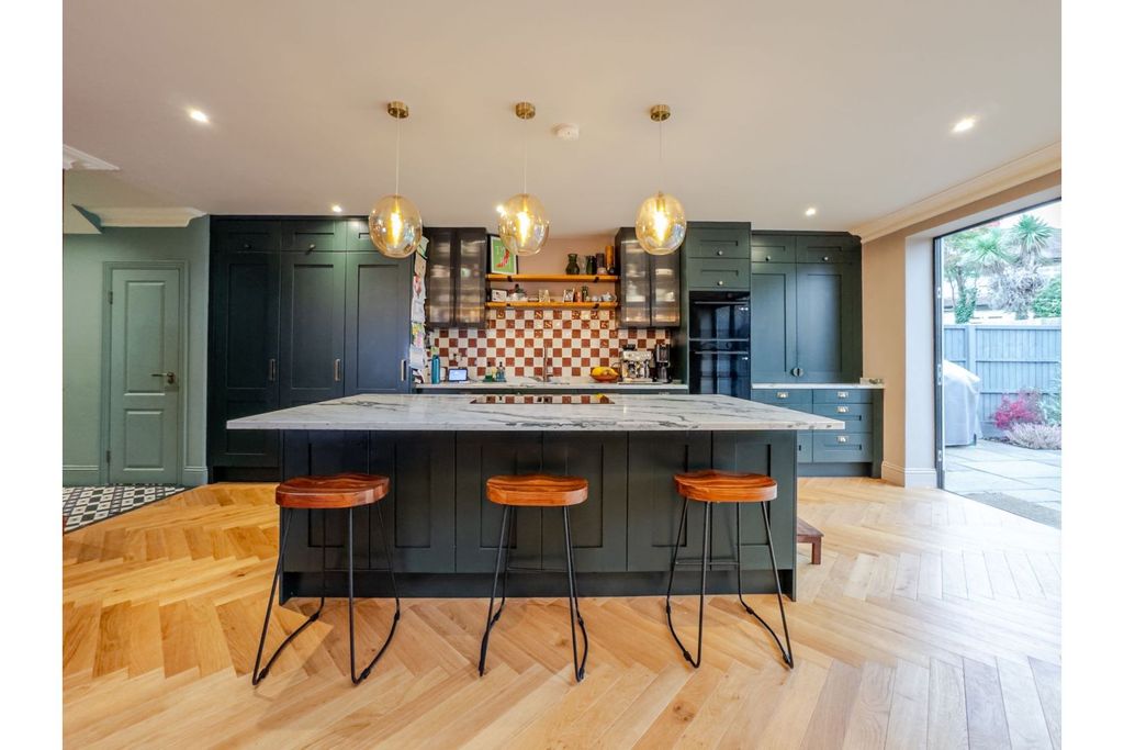 Property photo 3 of 32