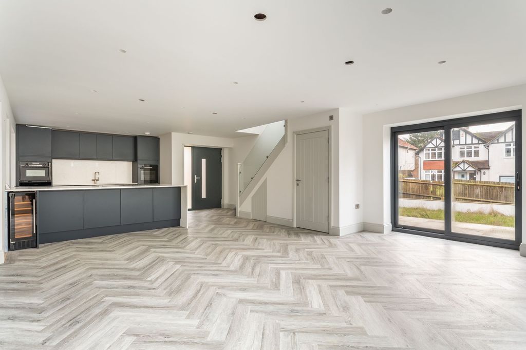 Property photo 2 of 18