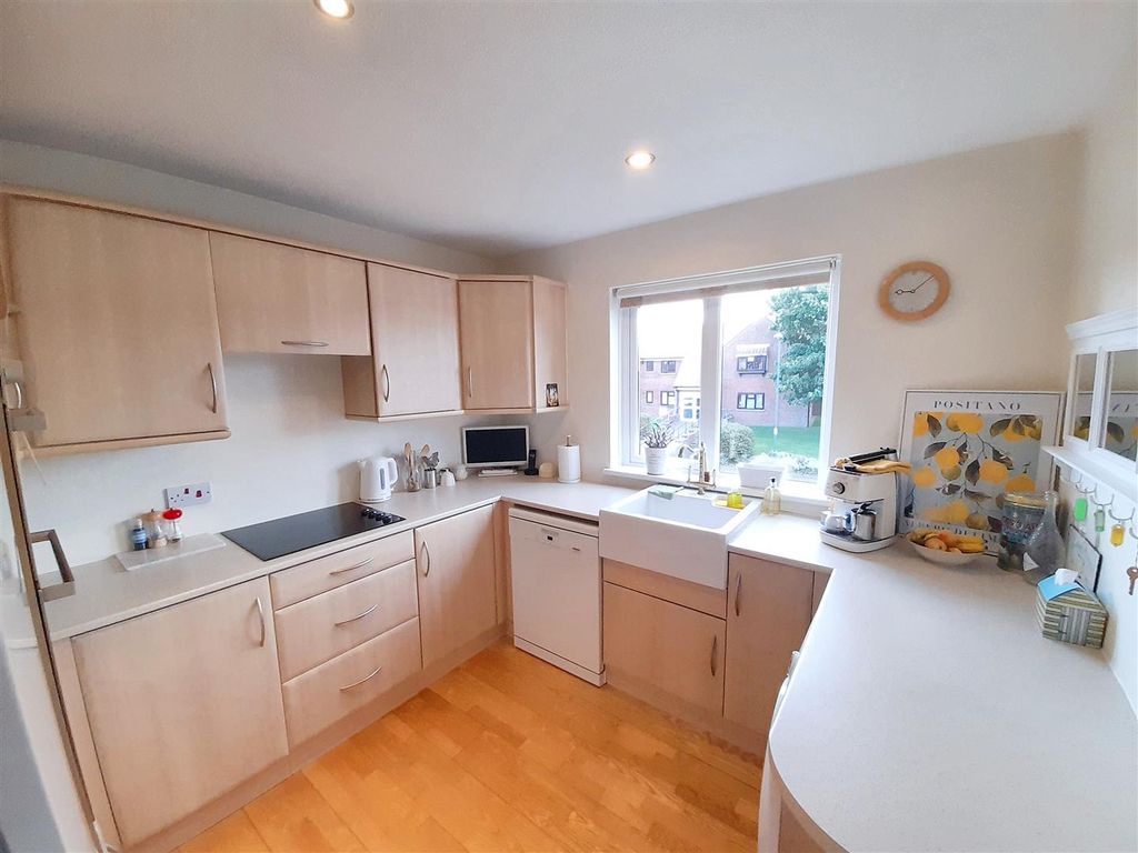 Property photo 2 of 12 Kitchen