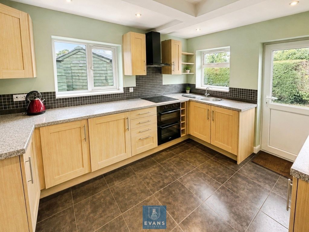 Property photo 2 of 20 Kitchen