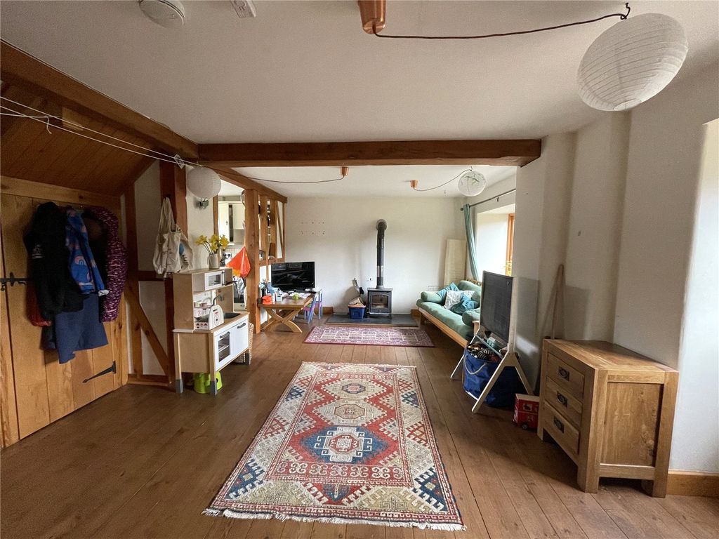 Property photo 3 of 10 Picture No. 12