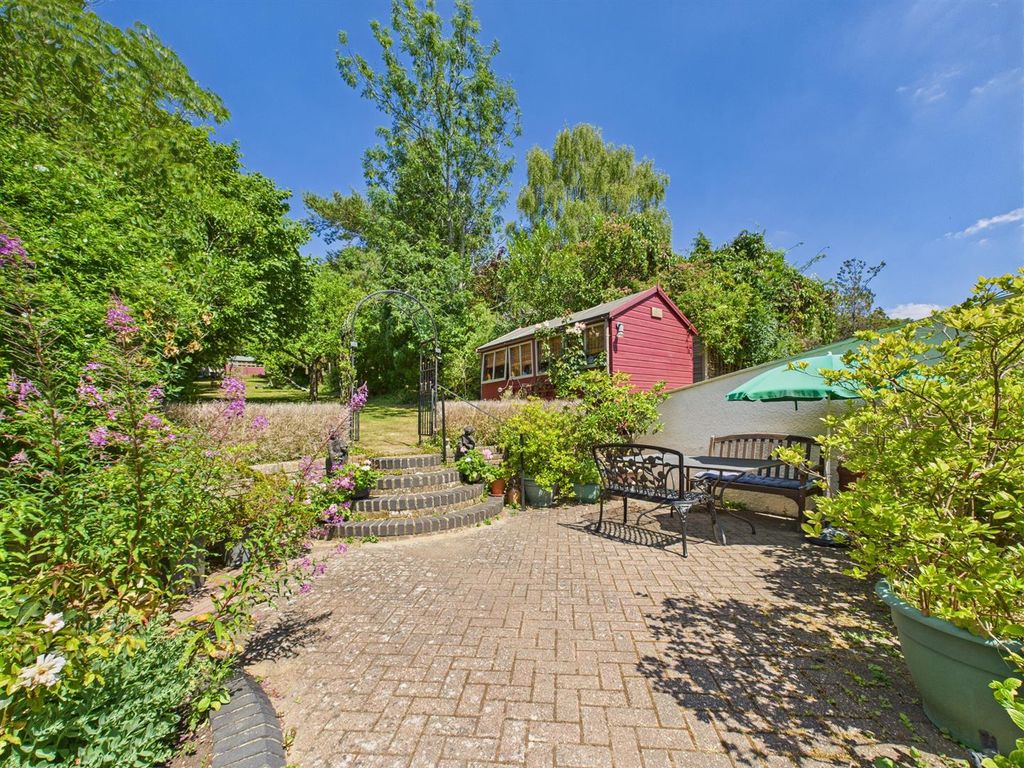 Property photo 2 of 19 Cam02885G0-Pr0422-Still016.Jpg
