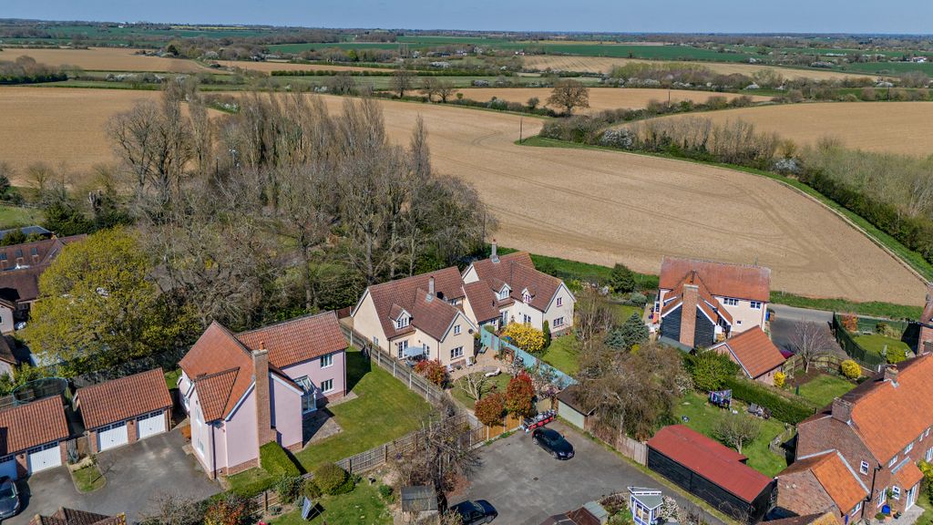 Property photo 2 of 48 8643242-Exterior21-800