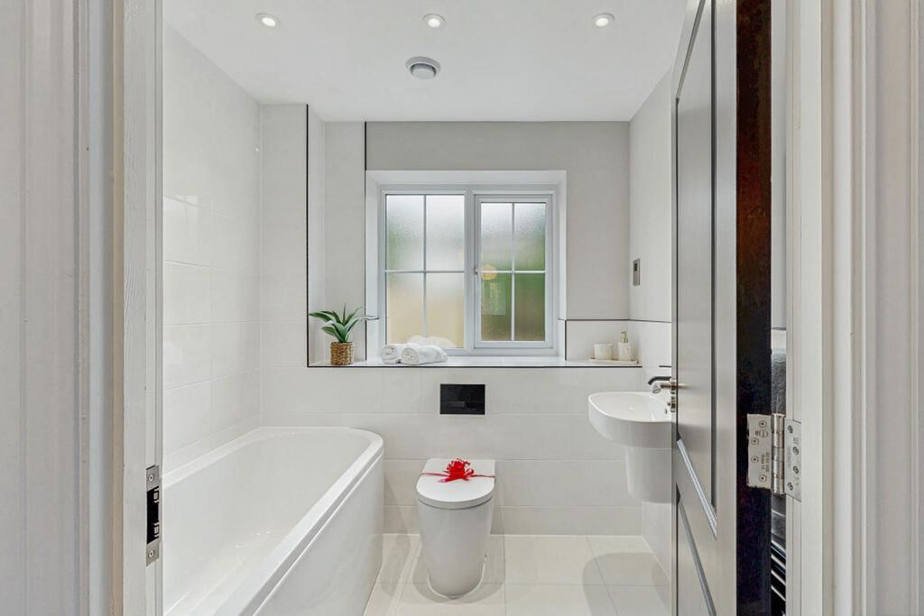 Property photo 3 of 15 Bathroom