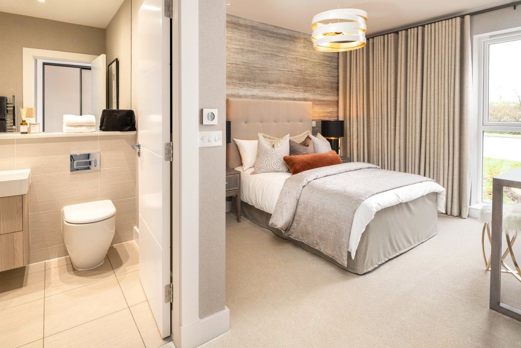 Property photo 3 of 8 Principal Bedroom