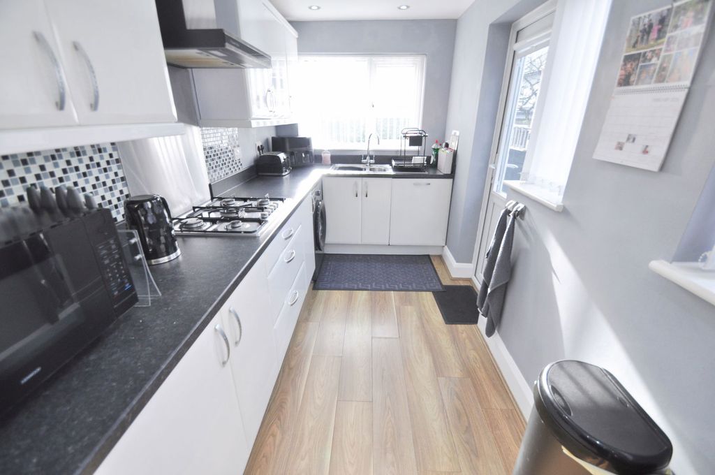 Property photo 3 of 44