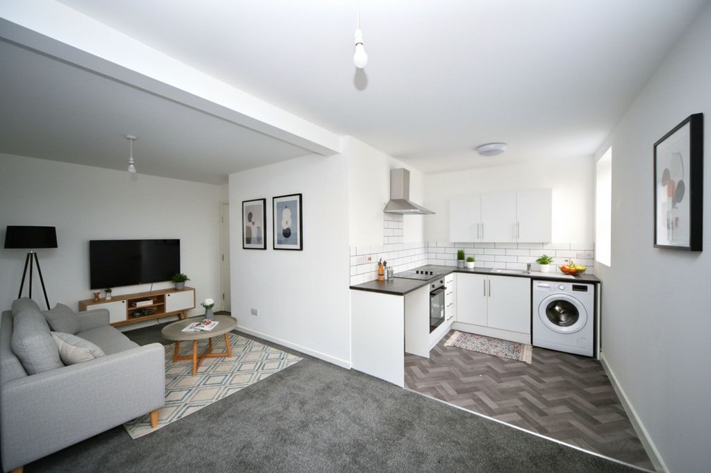 Property photo 1 of 8