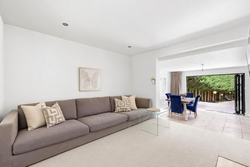 Property photo 3 of 26 5A1Bb656-2A15-406A-95B6-44Ac28418Dae.Png