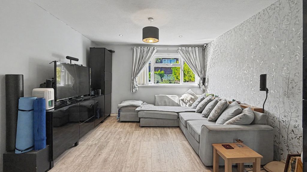 Property photo 2 of 12 4799881