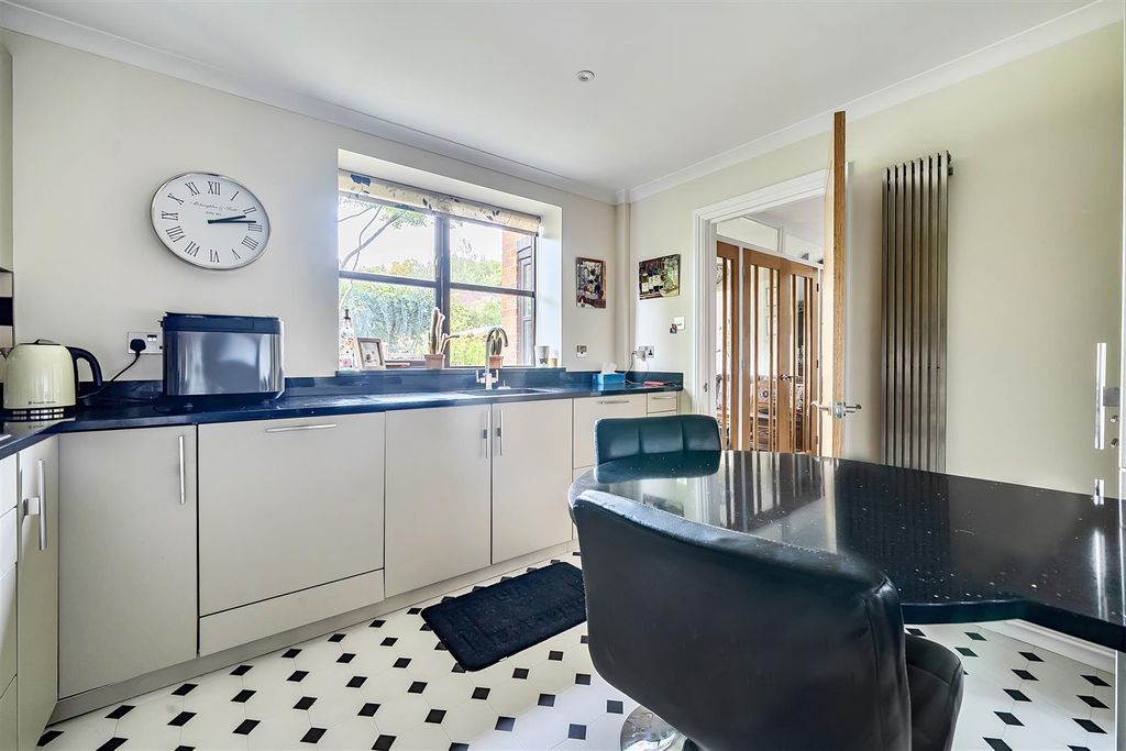 Property photo 3 of 25 1354538-12-68c98E3d6Bb3c.Jpg