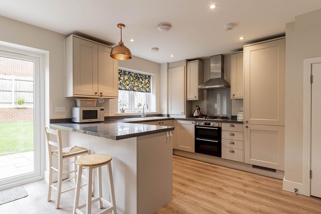 Property photo 2 of 11 Kitchen