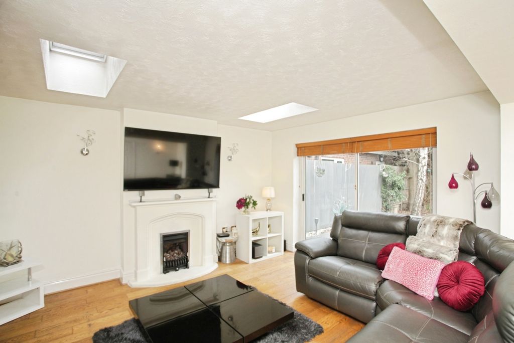 Property photo 2 of 20 Pbox-Img.Jpg