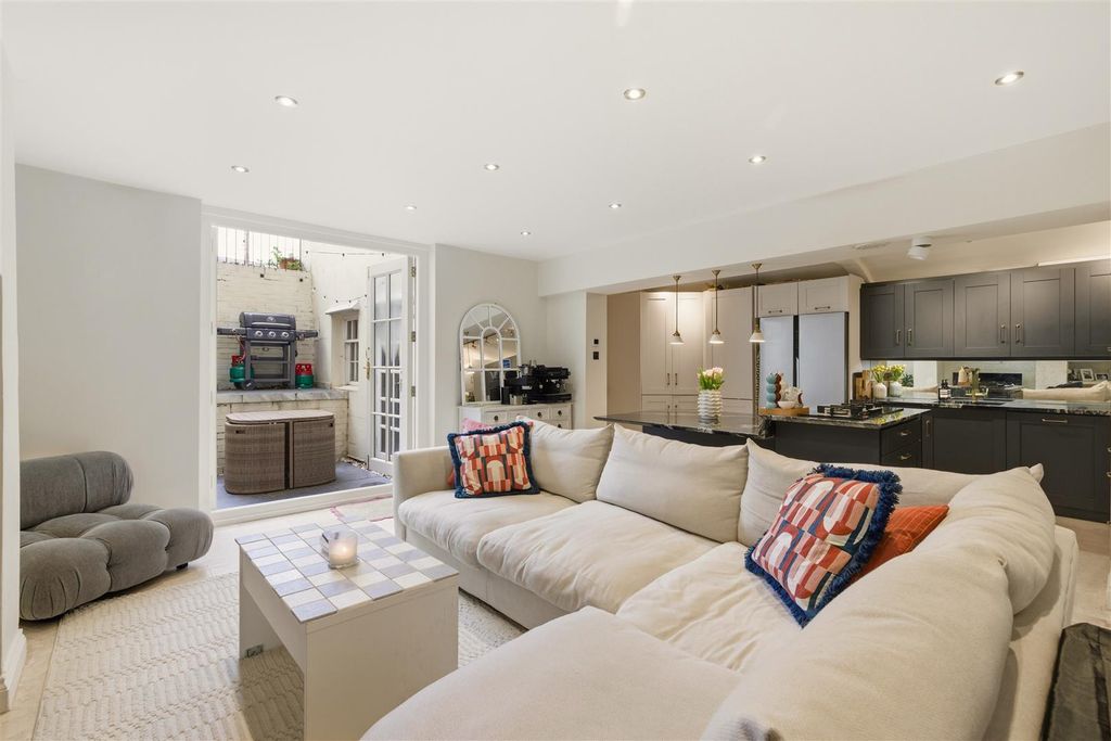 Property photo 2 of 22 R5_08983.Jpg