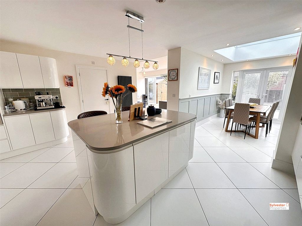 Property photo 3 of 40 Picture No. 25