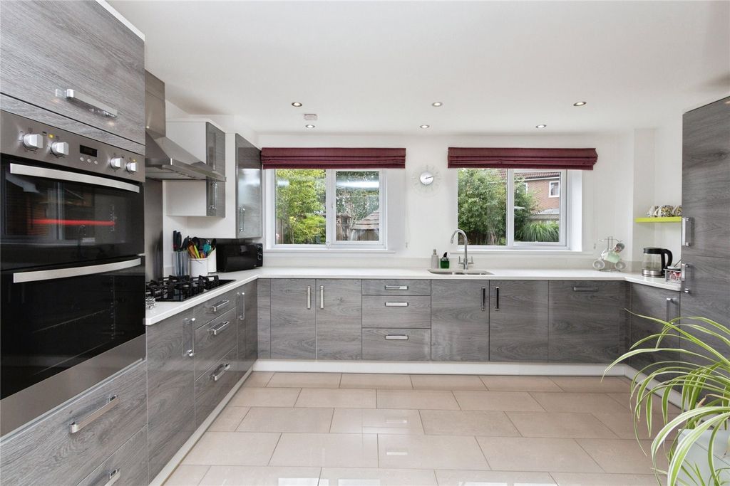Property photo 2 of 17 Picture No. 32