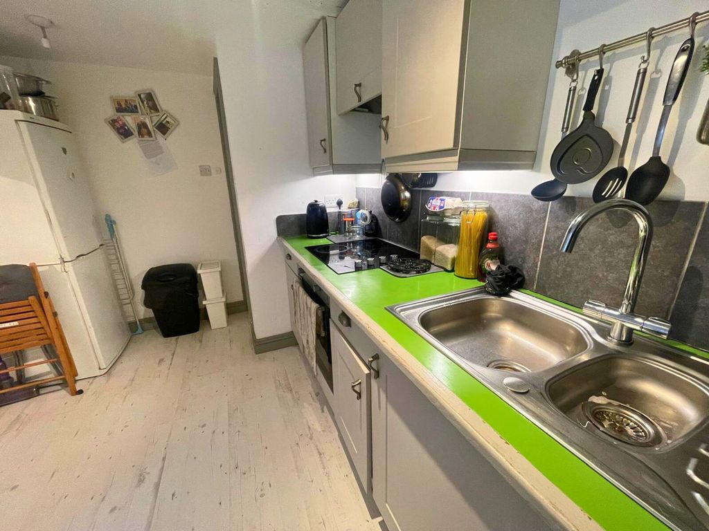 Property photo 3 of 12 Kitchen