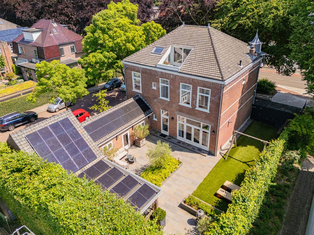 Property photo 2 of 95