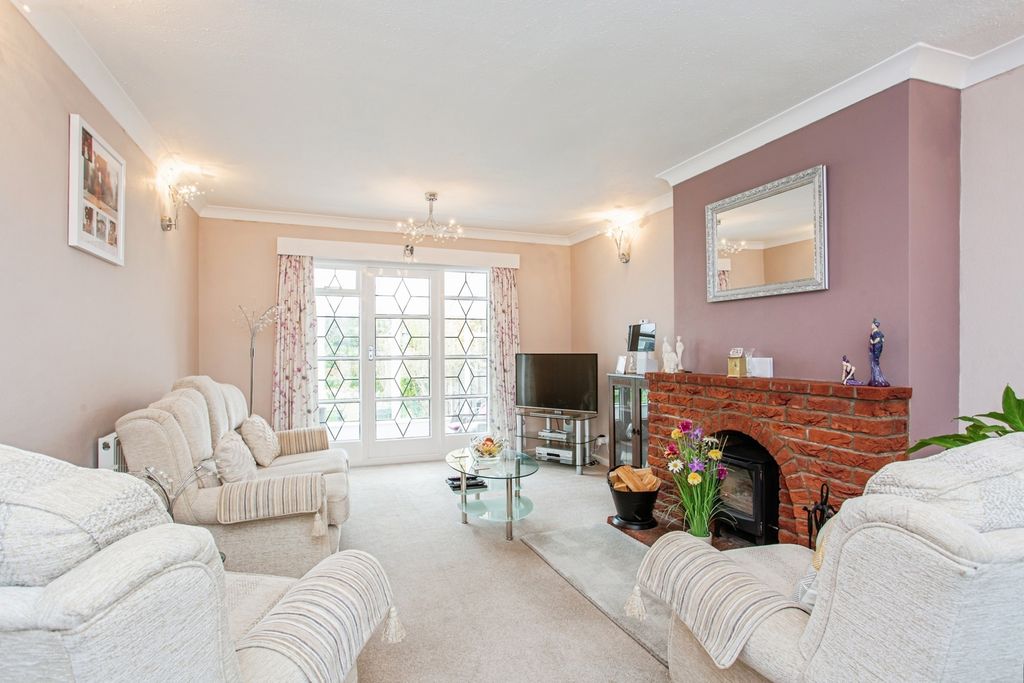 Property photo 2 of 17 Lounge Area