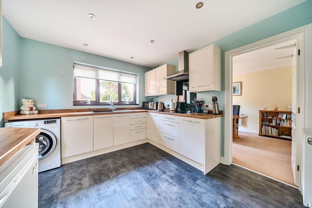 Property photo 2 of 19 Kitchen.Jpeg