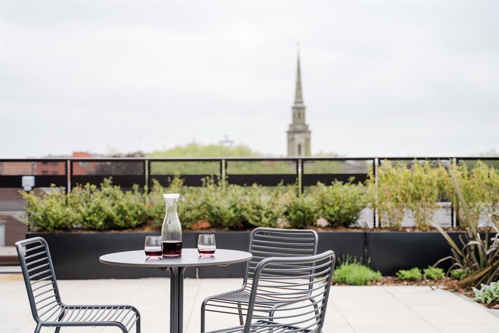 Property photo 2 of 14 Roof Top - St Pauls Square.Jpg