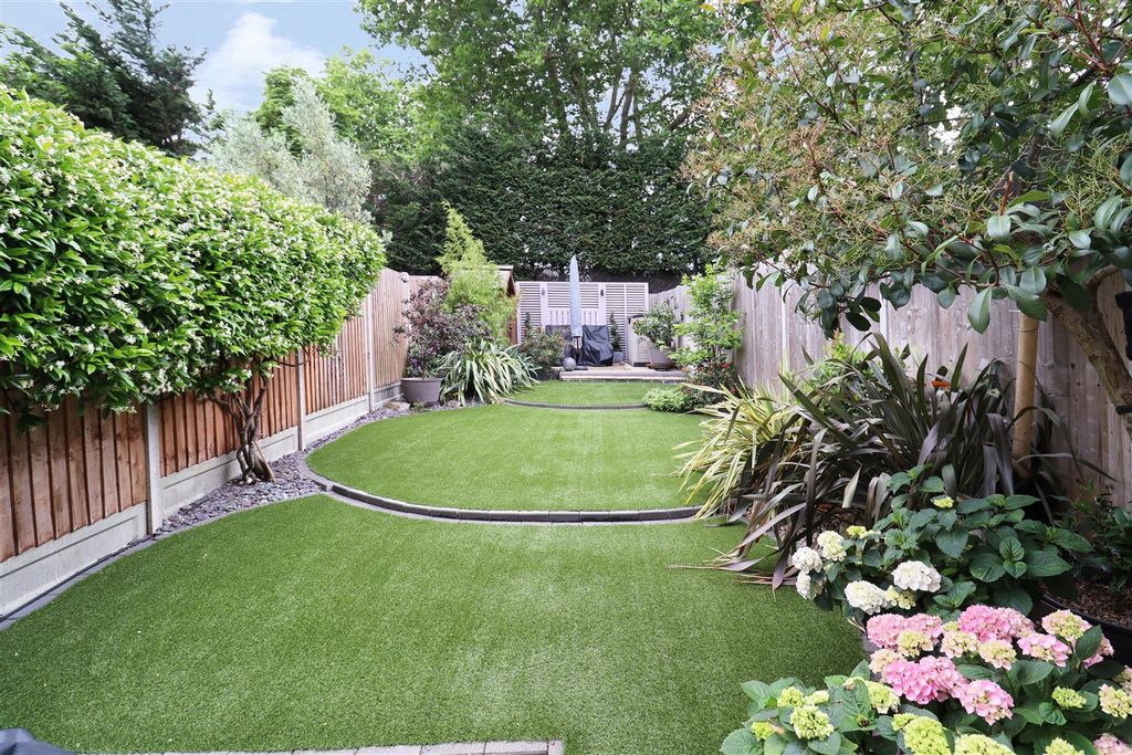 Property photo 1 of 17 Garden