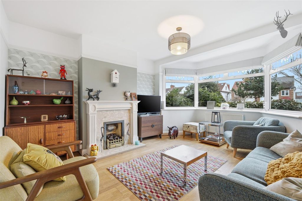 Property photo 3 of 23