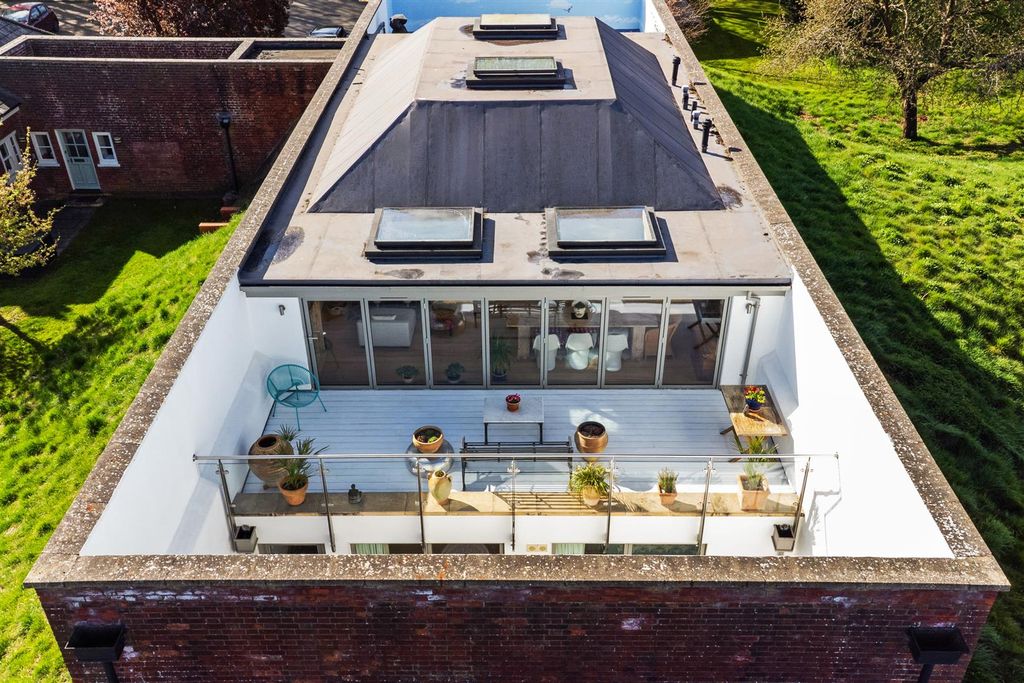 Property photo 1 of 47 90035_1 The Bunker The Parade Caversfield (34).Jpg